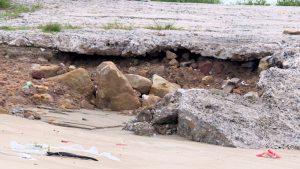 2225137 nhieu vi tri duong xuong ben ghenh vo da bi xoi lo 01061118