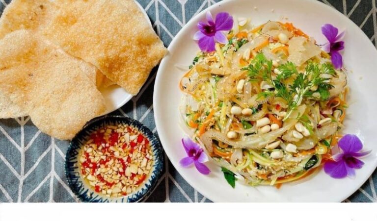 Đắm chìm trong hương vị nộm sứa Cô Tô đầy hấp dẫn