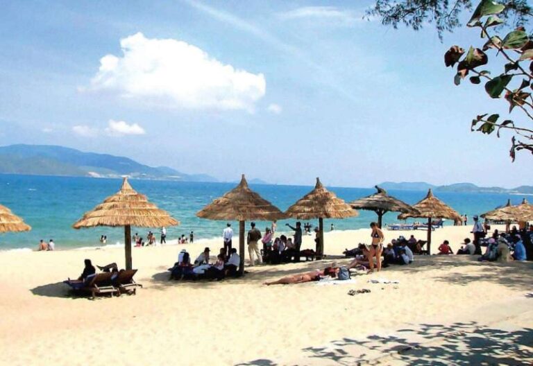 Top 5 bãi tắm ở Hạ Long trong xanh thơ mộng