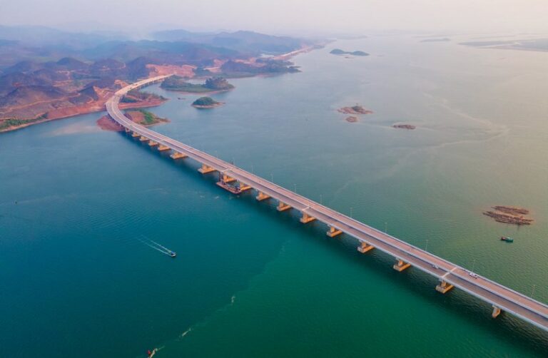 Cầu Vân Tiên Quảng Ninh: Cây cầu hiện đại vượt biển dài nhất