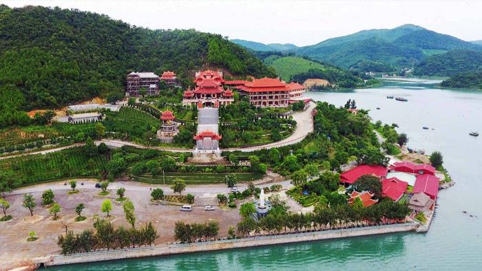 Chùa Cái Bầu Quảng Ninh ở đâu? Có gì đặc biệt