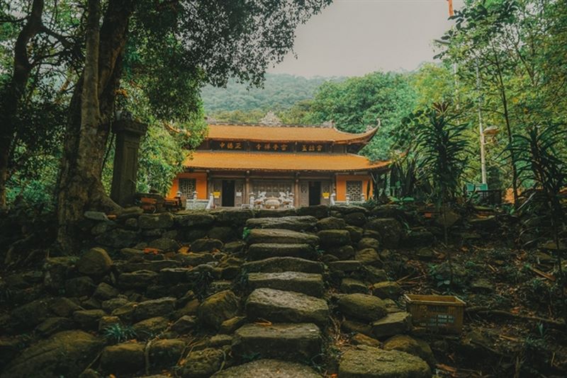 Chùa Lôi Âm Quảng Ninh – Điểm đến linh thiêng giữa núi non 1 Chùa Lôi Âm Quảng Ninh – Điểm đến linh thiêng giữa núi non