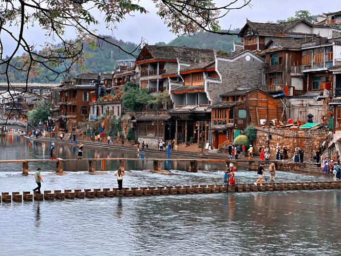 Phượng Hoàng Cổ Trấn: Khám phá vẻ đẹp cổ kính