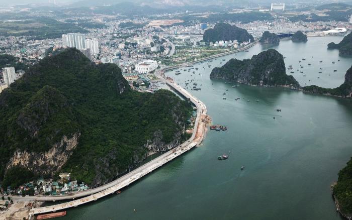 Núi Bài Thơ: Điểm đến ngắm toàn cảnh Hạ Long