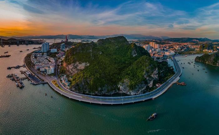 Núi Bài Thơ: Điểm đến ngắm toàn cảnh Hạ Long tuyệt đẹp 1 nui-bai-tho