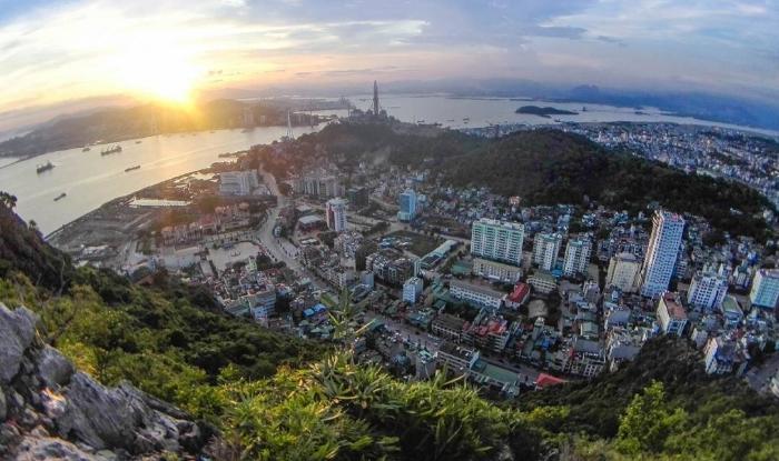 Núi Bài Thơ: Điểm đến ngắm toàn cảnh Hạ Long tuyệt đẹp 2 nui bai tho 2