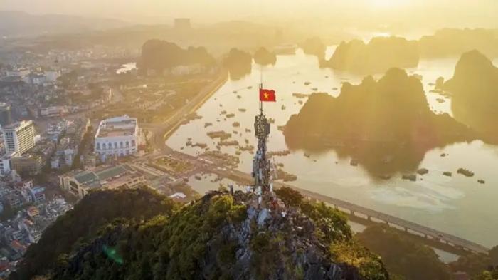 Núi Bài Thơ: Điểm đến ngắm toàn cảnh Hạ Long tuyệt đẹp 3 nui bai tho 3