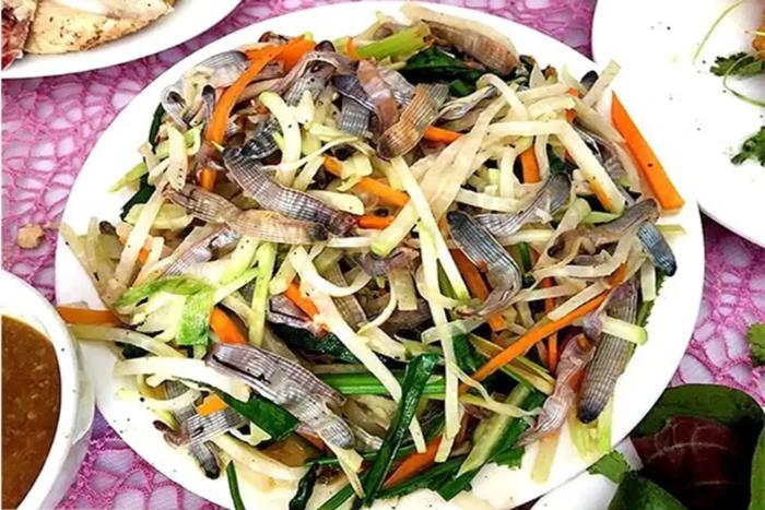 Con bông thùa/sâu đất: Đặc sản giàu dinh dưỡng của Quảng Ninh 3 con bong thua sau dat 2
