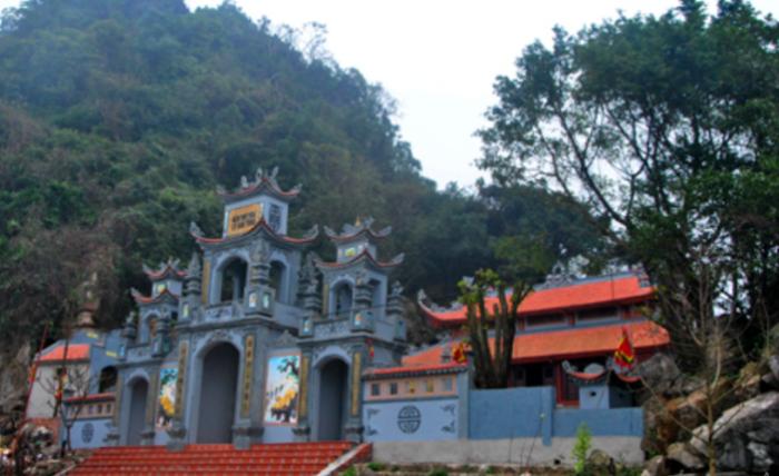 Đền Vân Hải Linh Từ: – Điểm đến tâm linh tại Quảng Ninh 2 den-van-hai-linh-tu