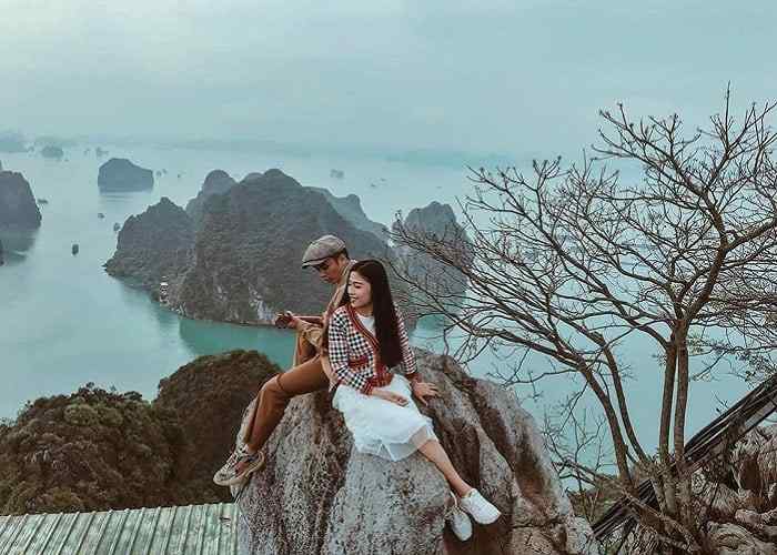 Bài thơ “Yêu đất và người Quảng Ninh” diễn tả ngắn gọn cuộc đời của tác giả diễn ra ở tỉnh Quảng Ninh