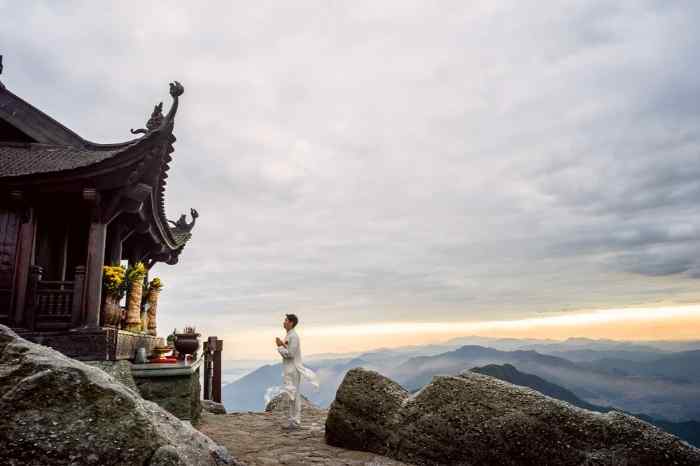 TOP 5 bài thơ về Quảng Ninh đặc sắc, hay nhất 5 Bài thơ "Quảng Ninh đất mỏ tôi yêu" vừa liệt kê các danh lam thắng cảnh, lại vừa nêu ra những điểm mạnh của tỉnh như kinh tế, mỏ than...