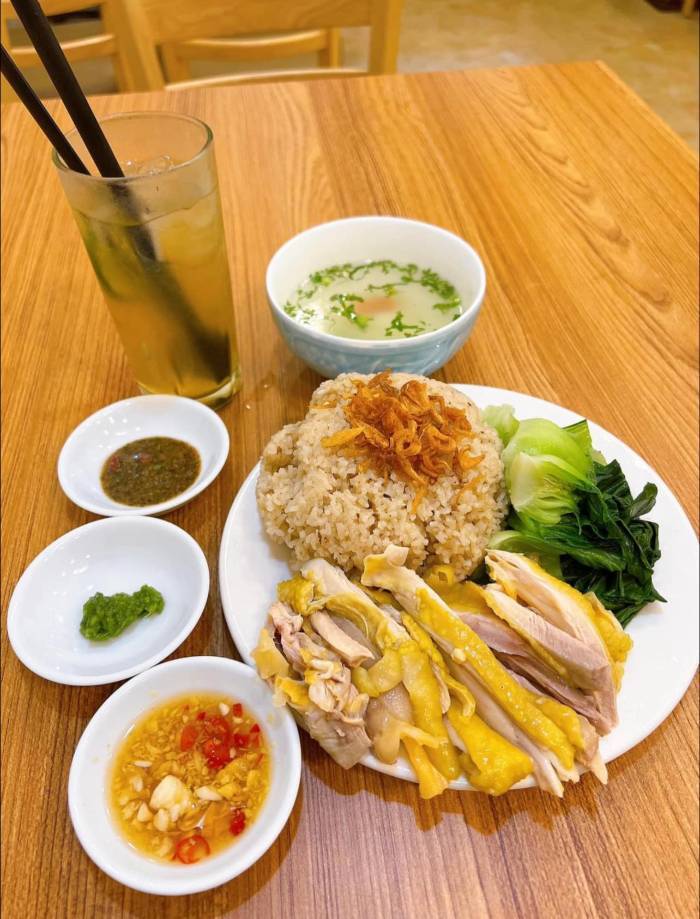 Top 5 quán cơm gà ở Quảng Ninh ăn là thèm 3 Cơm Gà Hoa – Cơm Gà Singapore ở Quảng Ninh