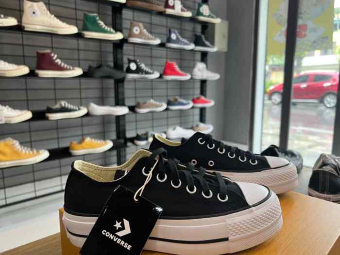 Converse & Vans - shop giày sneaker Quảng Ninh 