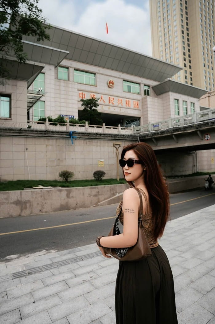Khách check-in trong chuyến tour Đông Hưng